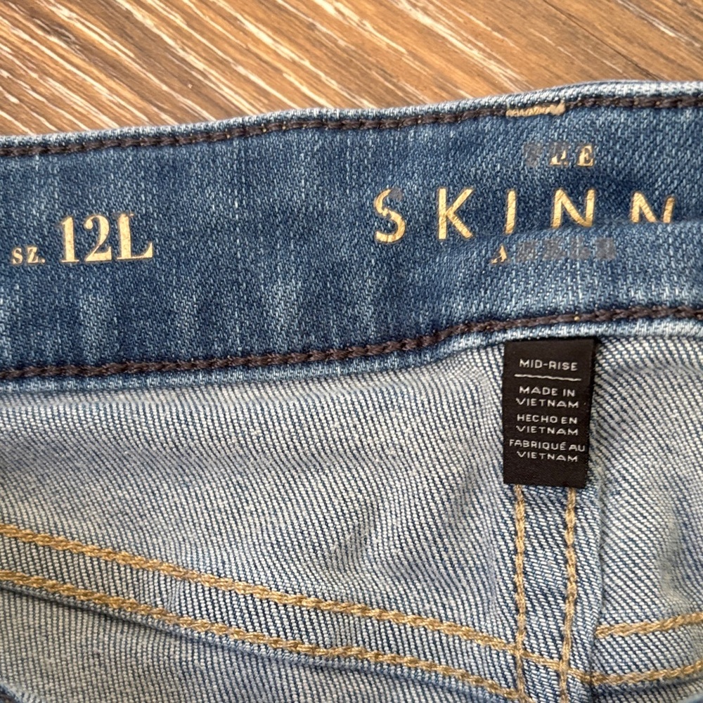 White House Black Market Distressed Blue relaxed Jeans 12L - Picture 4 of 13